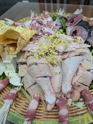 Lẩu Gà Ri Thuốc Bắc Thơm Ngất Ngây